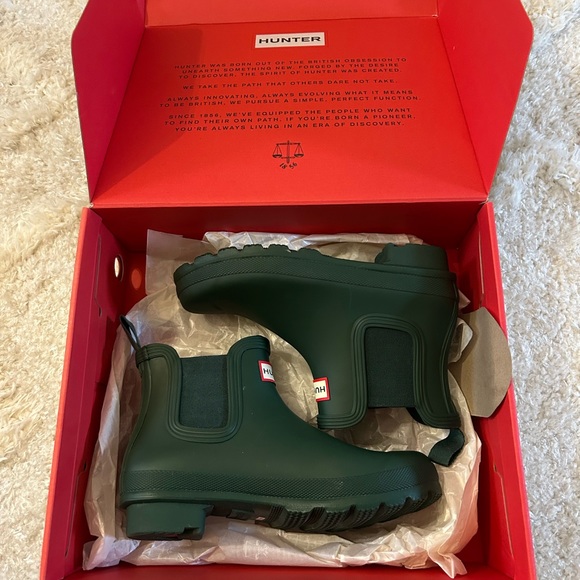 Authentic hunter boots - dark green size 6, never worn. - Picture 1 of 5